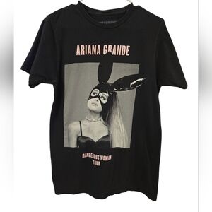 ARIANA GRANDE LOT OF 2 TOUR T-SHIRTS. SWEETENER AND DANGEROUS WOMAN. SZ S AND M.